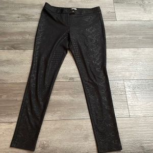 Laundry by‎ shell, black animal print embossed skinny leggings, size 8, NWOT